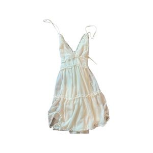 White flowy dress (s)
